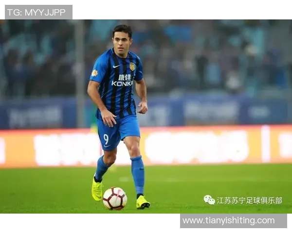 日本足球明星穿西服的时尚风采与魅力展示 日本足球明星穿西服的时尚风采与魅力展示