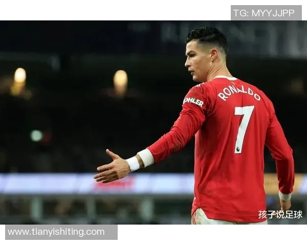 足球明星在赛场上的泪水与荣耀交织的感人瞬间回顾