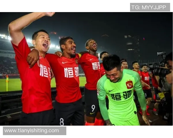 四川足球明星积极捐款助力家乡发展展现社会责任感与爱心