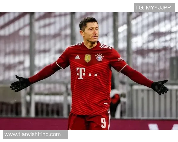 C罗与莱万谁才是当今足坛最佳前锋的真正王者之争