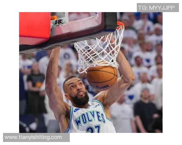 NBA篮球明星拉伸动作揭秘提升运动表现与预防伤害的有效方法 NBA篮球明星拉伸动作揭秘提升运动表现与预防伤害的有效方法